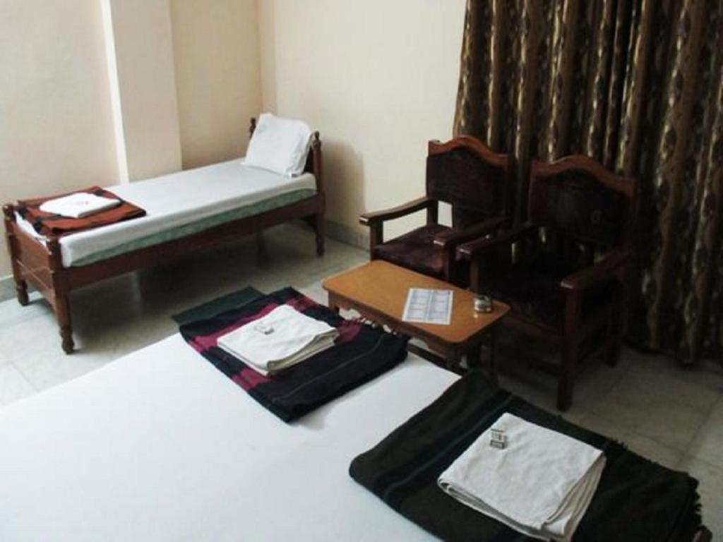 Hotel Geethanjali Residency Bhadrachalam Bagian luar foto