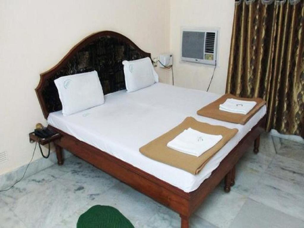 Hotel Geethanjali Residency Bhadrachalam Bagian luar foto